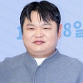 『愛の不時着』『涙の女王』出演俳優（44）、パパになる日が待ちきれない？第1子の超音波写真を公開