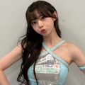 目を見張るデカさ！タンクトップで際立つ存在感！韓国チアが“食い倒れの街”を満喫「こんな美人が!?」