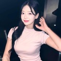 「この大きさは反則級…」存在感際立つ“ぴたぴた”ユニ姿に視線集中、韓国人気チアのウ・スハン