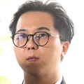 「本人に見えない」の声も…兵役法違反疑惑のK-POPアイドル、久々の近影に注目