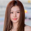 ボタンがはじけ飛びそう…TWICE・サナ、“透け透け”極薄トップスから溢れるふっくら感「すっごい」