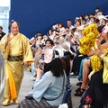 松平健がクルーズ船で登場！「八景島シーパラダイス」のイルカショーにサプライズ出演し大歓声！