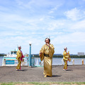 松平健がクルーズ船で登場！「八景島シーパラダイス」のイルカショーにサプライズ出演し大歓声！