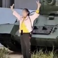放尿などに続いて、またしても中国人の迷惑行為か…韓国・戦争記念館で戦車に上る観光客が物議
