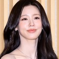 中まで透け見え…ミヨン、スキマだらけの“あみあみ”衣装で視線独占「はち切れちゃう！」