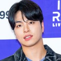 入隊控え“坊主姿”に！iKON・JU-NE、メンバーとの敬礼ショット公開「元気に行ってきます」