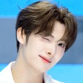 TWS・ヨンジェ、ディズニーシーに降臨！“変装なし”の自然体ショットにファン悶絶「彼氏感すごい」