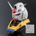 「ガンダム」1回1,850円の高級ガシャポン！コクピットまで作り込まれた「バストアップモデル」が2次予約―内部にはアムロの姿も