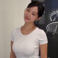 布面積少なすぎ！シンママ韓国女優、“ほぼ紐”スイムウェアで魅了… 2児の母とは思えぬボディラインに釘付け