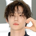 TXT・ヨンジュン、“ウェーブヘア”で雰囲気ガラリ…パリで魅せたアンニュイな表情にドキッ「天才？」