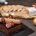 コラボクリスマスケーキ「ランコントル・オ・ショコラ」とホテルオリジナル「シュトーレン」