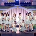 水色の衣装でパフォーマンスする＝LOVE