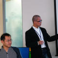 「Google Analytics」について説明するGoogleのスタッフ香村氏（左）と松下氏（右）