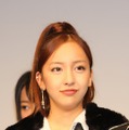 板野友美