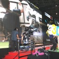 ステージ上にはレールドリーに乗った3Dカメラも設置され、ダイナミックな3Dライブ映像を迫力の大画面で楽しむことができる