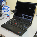 Centrino Duoモバイルテクノロジを搭載したレノボ・ジャパンのThinkPad T60（参考出品）。CPUにCore Duo T2500を採用する