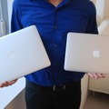 MacBook Airの13.3型（左）と11.6型（右）
