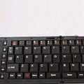 「Freedom i-Connex KeyBoard」（付属のスタンド付き/iPhoneは別売）