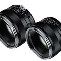 　コシナは20日、フィルムカメラとデジタルカメラの双方に対応する単焦点レンズ「Carl Zeiss Planar T*」2種を国内販売すると発表した。