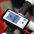 【CES 11】 自転車に装着して参考出品されたe-Wellnes対応携帯端末。3G通信機能は備えるが、通話はできず、フィットネス用データの通信のみが利用できる