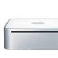 インテル製Core CPU搭載の新Mac mini。写真左は、付属のリモコン