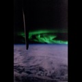 ディスカバリーが1997年に撮影した南極光（オーロラ・オーストラリス）（c）NASA