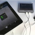 iPhone/iPadの2台同時充電のイメージ（iPhone/iPadは別売）