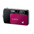 ディズニーモデル「LUMIX DMC-FP7D」 (c) Disney