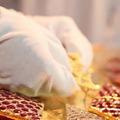 19日、インドで公開されたタタナノの純金仕様