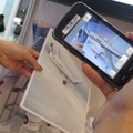 全日空のコンテンツ。パネルにスマートフォンをかざすと3Dの飛行機（ボーイング787）が浮かびあがる。対応端末はAndroid OS 2.2 以上を搭載しているスマートフォン。将来的にはiOSにも対応の予定だという。