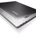 「IdeaPad U400」の天板