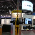 iRobot社のUUV「Seaglider」。スクリューがなくても、海中を沈降、浮上を繰り返しながら進めるユニークな無動力型自律航走水中ロボットだ