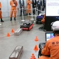 最新型の検知型ロボット。危険物が漏洩して消防隊が近づけない場所で、各種測定器によって状況を確認できる