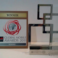グローバルモバイルアワードの「自動車・輸送部門ベストモバイルイノベーション賞」の 表彰記念品