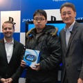 PlayStationVita、渋谷のカウントダウンイベントではSCEハウス社長・平井会長が訪れ本体を手渡し  