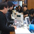 PlayStationVita、渋谷のカウントダウンイベントではSCEハウス社長・平井会長が訪れ本体を手渡し2  