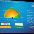 サーバ・ラック全体での消費電力量の比較。従来型の交流電源では3837W消費している