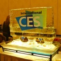 CES Unveiled会場ではアルコールなども振る舞われ、フランクな雰囲気の中で展示が行われる