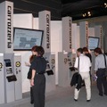 　CEATEC JAPAN 2006のパイオニアブースでは、カーオーディオやカーナビなどクルマ関連の製品が多く並べられている。