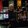 マドンナのアルバム「コンフェッションズ・オン・ア・ダンスフロア」からフューチャーしたシングル「JUMP」のビデオクリップ