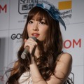 【フォトレポート】小嶋陽菜、セリーナを意識したセレブファッション 