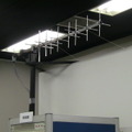 技研の屋上に設置されている偏波共用送信アンテナ