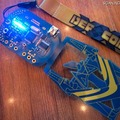 DEFCON 20 バッヂはエジプト神話のデザイン（写真はプレス用）で、赤外線通信やUSB接続が可能。このバッヂ自体も解読する競技になっている