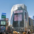 gooが渋谷を乗っ取った。1,000人の“人メディア”と3つの巨大スクリーンを使った宣伝を展開