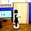 国際福祉機器展H.C.R.2012で公開されたトヨタの生活支援ロボットのデモンストレーション