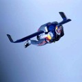 ガートナー。2003年、ドーバー海峡の両端、ドーバーからカライスまでの距離を、高さ3万2808 フィート（約1万メートル）から世界で初めて、ウィングスーツを着用してスカイダイビングによる横断を成功させる。