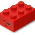 ブロック型デジタルトイムービー「CHOBi CAM BLOCK」。出っ張り部分が操作ボタンになる
