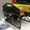 東陽テクニカが扱う汎用遠隔操作水中ロボット「SEAMOR ROV」。オープンフレーム構造で、水深300m／600mのタイプがあり、水中の映像を見られる