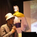 冥土と同じ帽子をかぶる監督