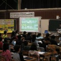 写真1　千葉県船橋市立中野木小学校で公開された、先進的なICTを活用した授業。電子黒板とタブレット端末、デジタルスクールノートなどを活用